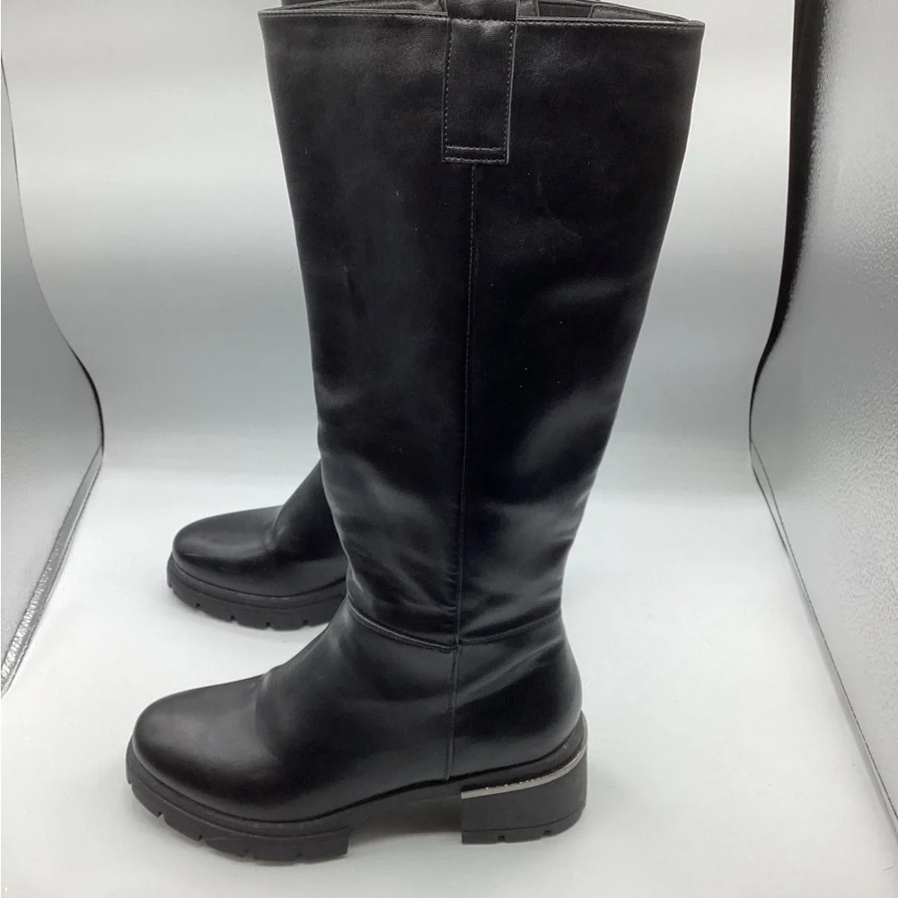 Obsel: women’s boots size 9 or Euro 40 black leather